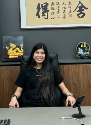 Daniela de Barrio Mendoza experta en atención al cliente, asegura tu comodidad y éxito durante todo tu viaje a China.