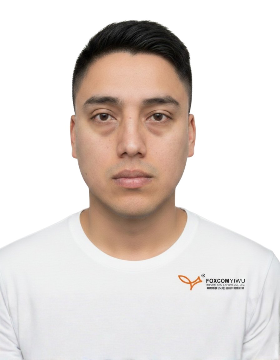 Jomeini Salazar, especialista en negociaciones con amplia experiencia en exportación enfocada en vehículos electricos y maquinaria pesada.